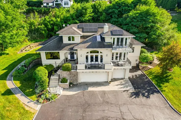 2 Half Moon RDG, Cornwall On Hudson, NY 12520