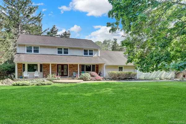 15 Stillwater RD, Saint James, NY 11780