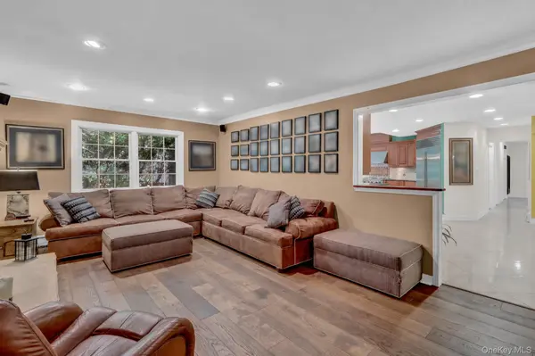 15 Stillwater RD, Saint James, NY 11780