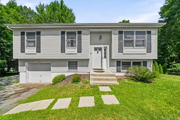 6 Virginia CIR, Newburgh, NY 12550