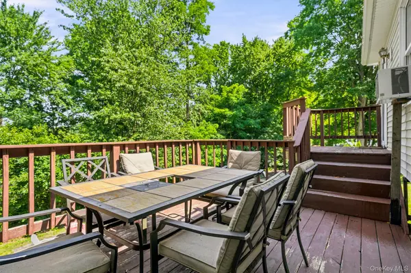 6 Virginia CIR, Newburgh, NY 12550
