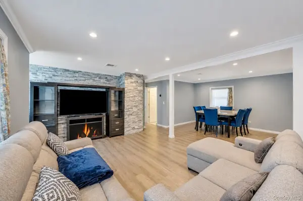 186 W 4th ST, Deer Park, NY 11729