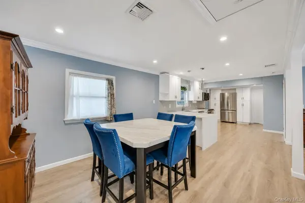 186 W 4th ST, Deer Park, NY 11729