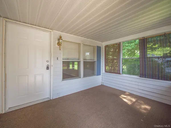 17 Partridge LN, Pleasant Valley, NY 12569
