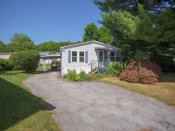 17 Partridge LN, Pleasant Valley, NY 12569