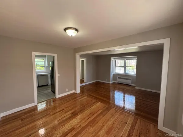 11442 204th ST, Saint Albans, NY 11412