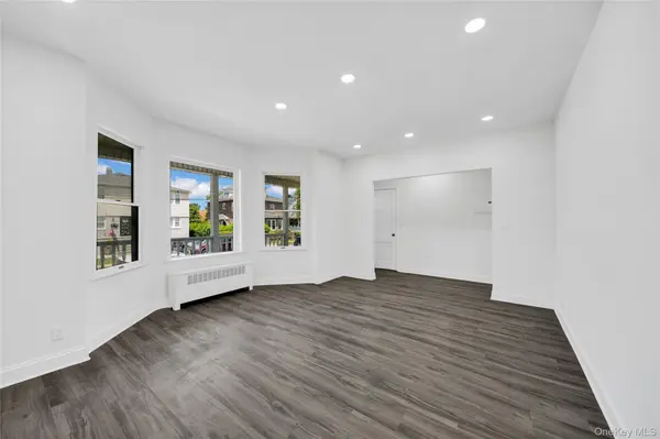 40 Amackassin TER, Yonkers, NY 10703