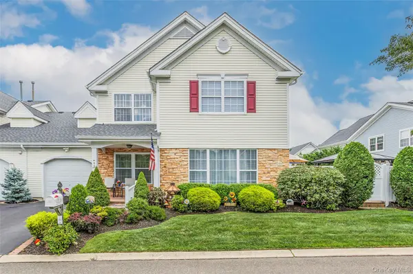 84 Kate CIR, Middle Island, NY 11953