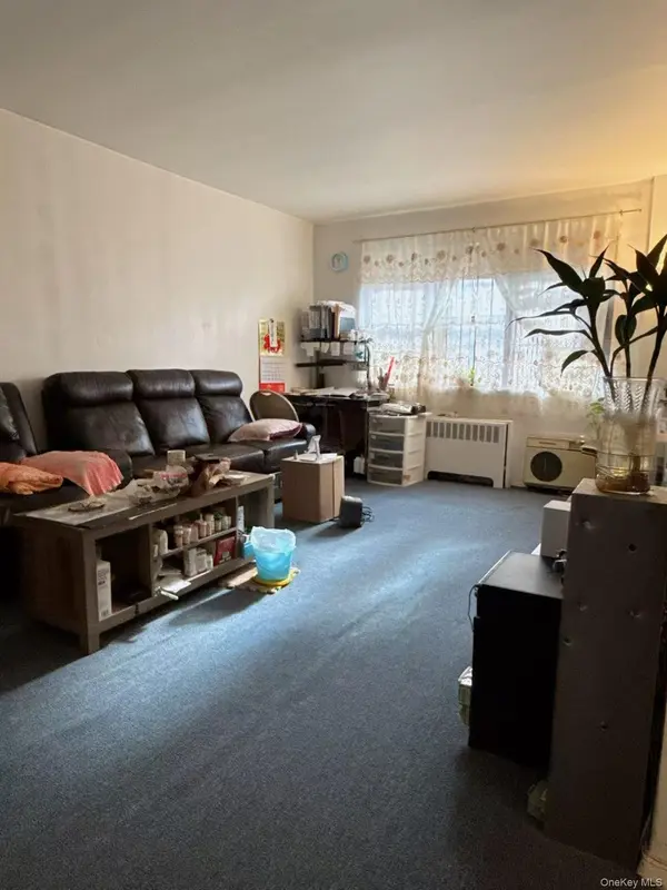 144-60 Gravett ST #2B, Flushing, NY 11367