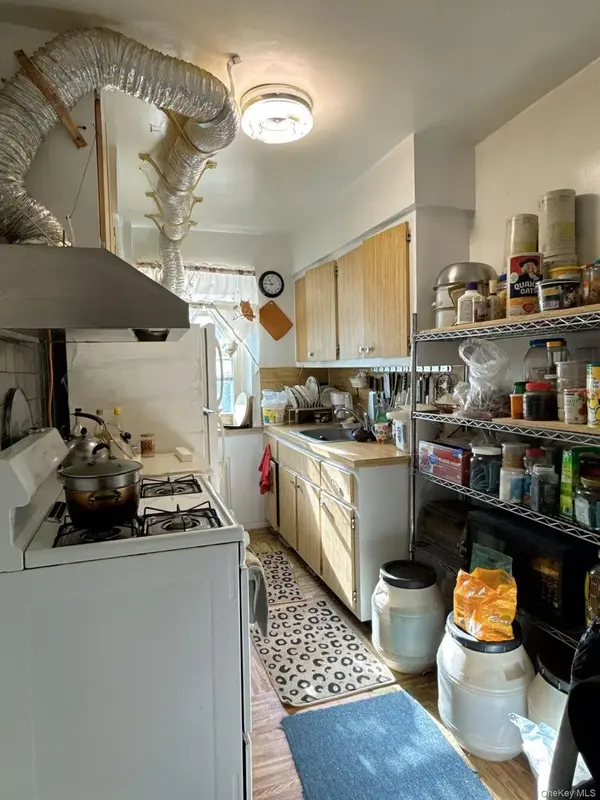 144-60 Gravett ST #2B, Flushing, NY 11367