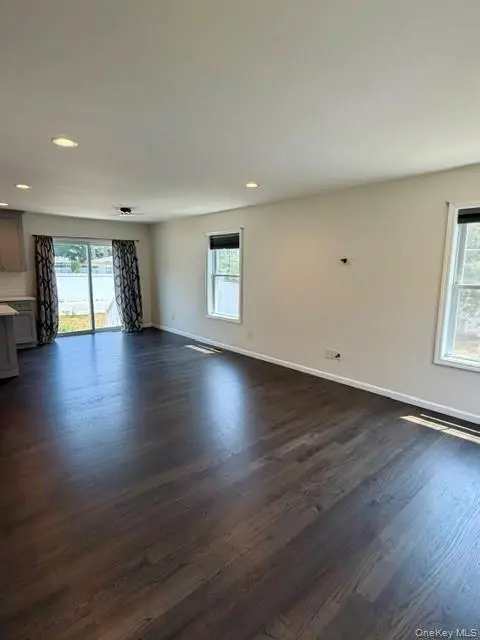 15 Comet PL, Patchogue, NY 11772