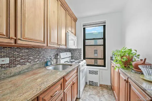 64-00 Saunders ST #5-C, Rego Park, NY 11374
