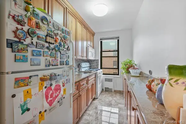 64-00 Saunders ST #5-C, Rego Park, NY 11374
