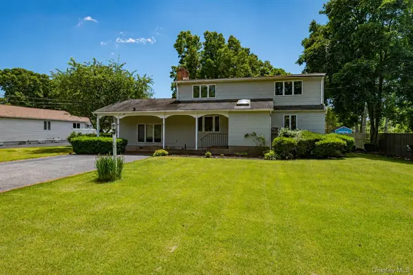 118 Tamarack ST, Islip, NY 11751