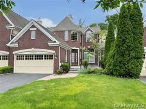 18 Wilkshire CIR, Manhasset, NY 11030