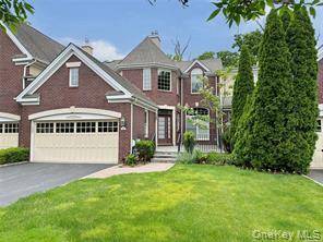 18 Wilkshire CIR, Manhasset, NY 11030