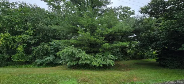 # Calvin DR, Marlboro, NY 12542