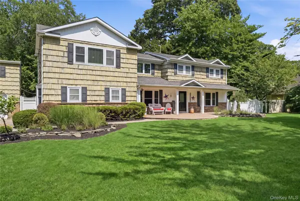 11 Tern CT, East Islip, NY 11730