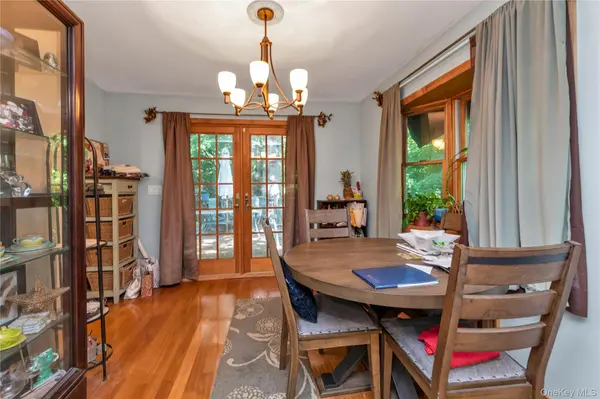 21 Laurel AVE, Sea Cliff, NY 11579
