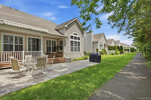 27 Emilie DR, Center Moriches, NY 11934