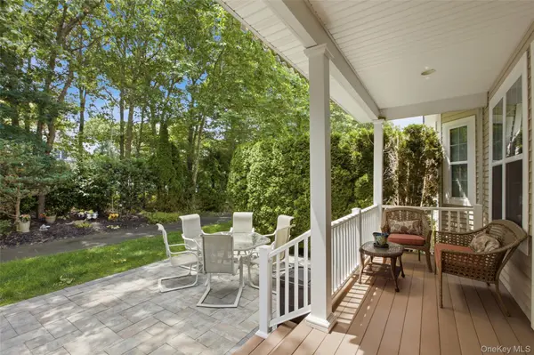 27 Emilie DR, Center Moriches, NY 11934