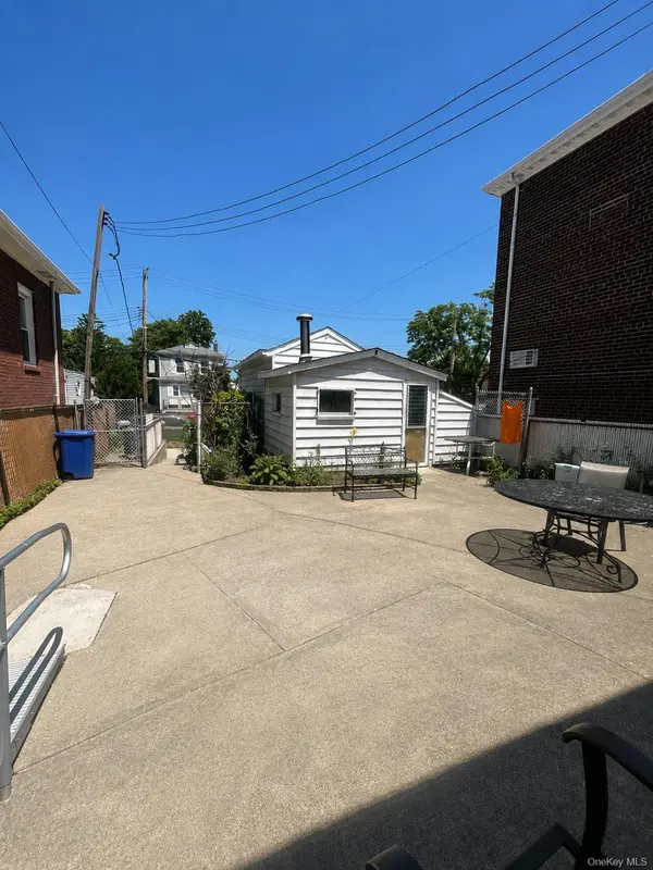 3280 radio DR, Bronx, NY 10465