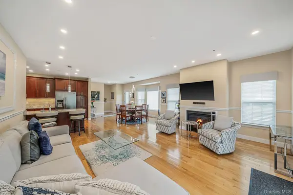 32 Avery WAY, Blue Point, NY 11772