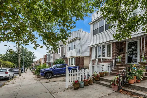 6417 Eliot AVE, Middle Village, NY 11379