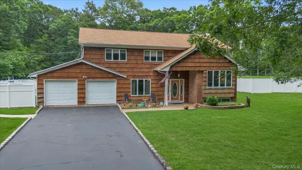 29 Wintergreen DR, Melville, NY 11747