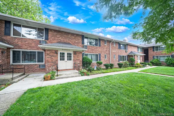 172 Edmunton #D 8, North Babylon, NY 11703