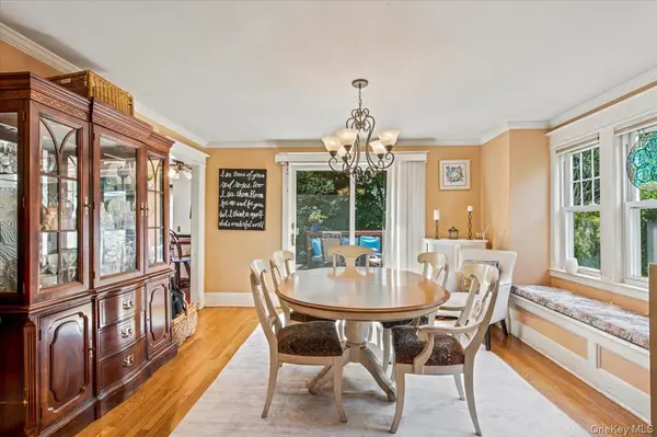 33 Rogers PL, Floral Park, NY 11001