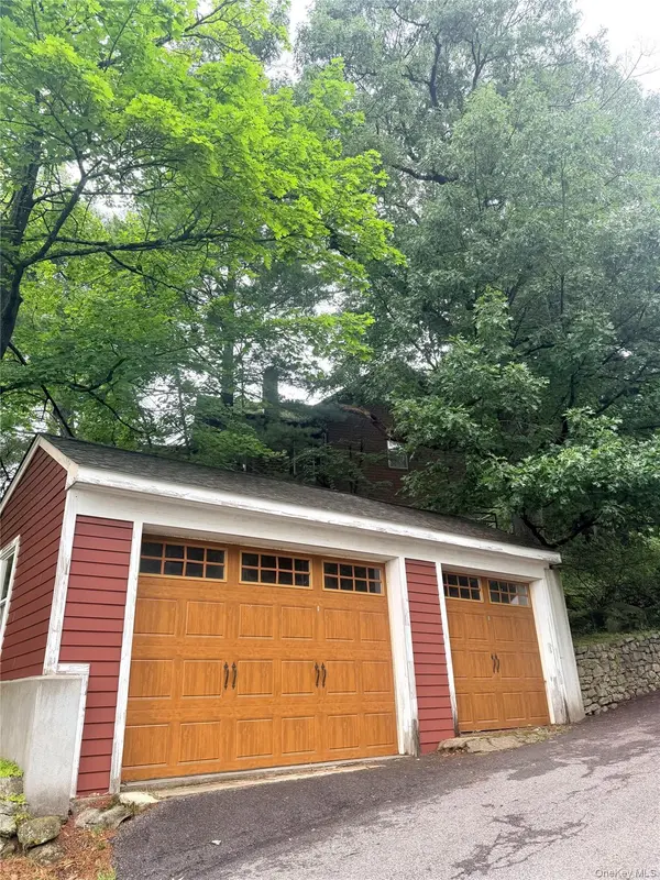 16 Grove RD, White Plains, NY 10603