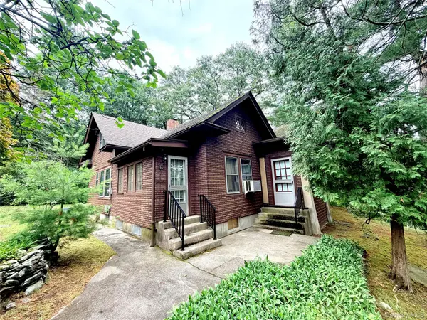 16 Grove RD, White Plains, NY 10603