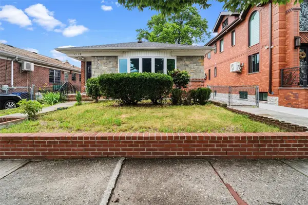 5328 Oceania ST, Oakland Gardens, NY 11364
