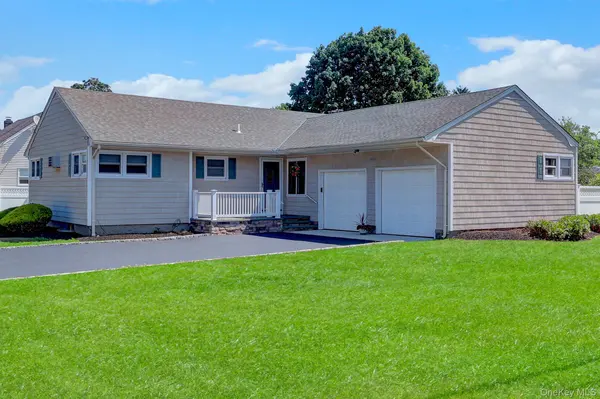12 Bainbridge AVE, Melville, NY 11747