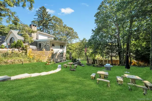 122 Dawn RD, Rocky Point, NY 11778