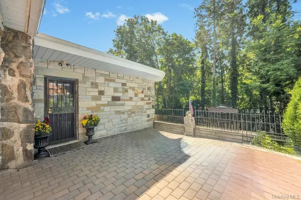 122 Dawn RD, Rocky Point, NY 11778