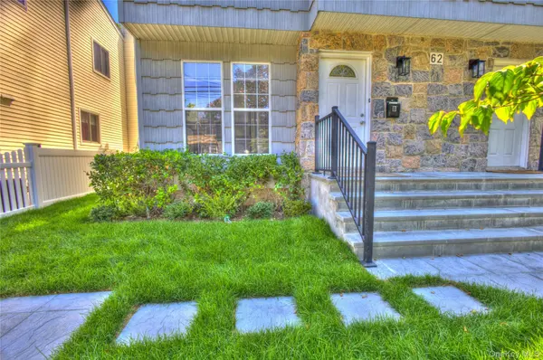 62 Hickory RD #B, Port Washington, NY 11050