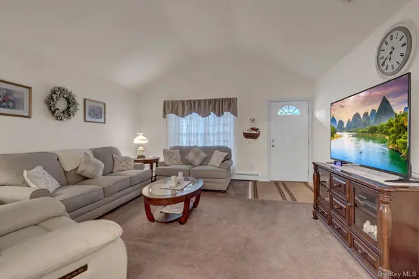 258 Floyd RD, Shirley, NY 11967