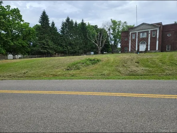 4672 S Creek, Rochester, NY 14522