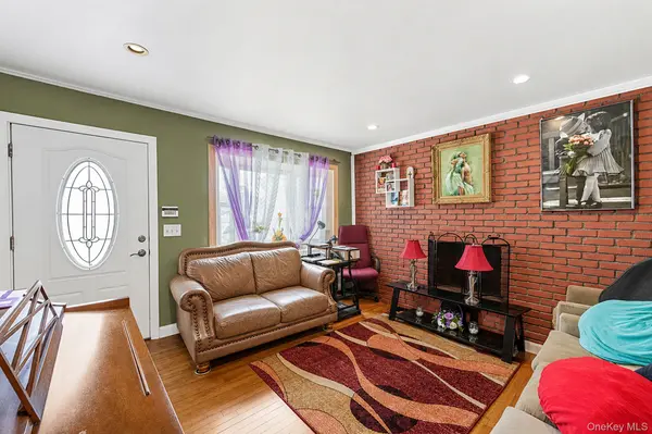 17 Maple ST, Brentwood, NY 11717