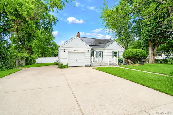 17 Maple ST, Brentwood, NY 11717