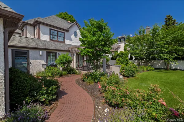 7 Yorkshire RD, Rockville Centre, NY 11570