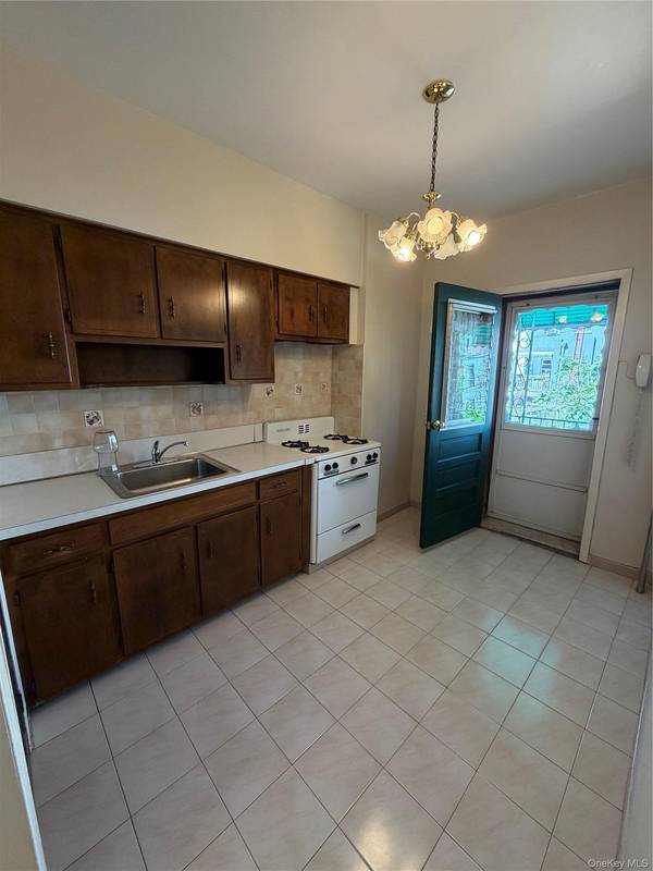 1263 Bay Ridge Pkwy, Brooklyn, NY 11228