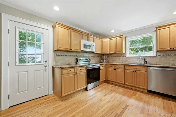 15 Birch RD, Rocky Point, NY 11778