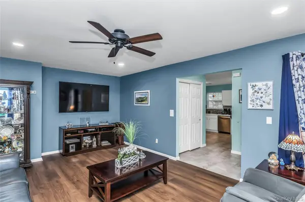 1 Biltmore CIR #1, Huntington Station, NY 11746