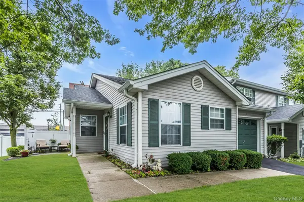 1 Biltmore CIR #1, Huntington Station, NY 11746