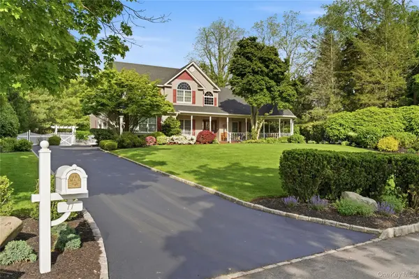 11 Milemore DR, Northport, NY 11768