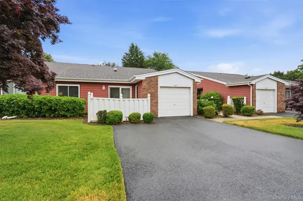 606 Flair CT, Saint James, NY 11780