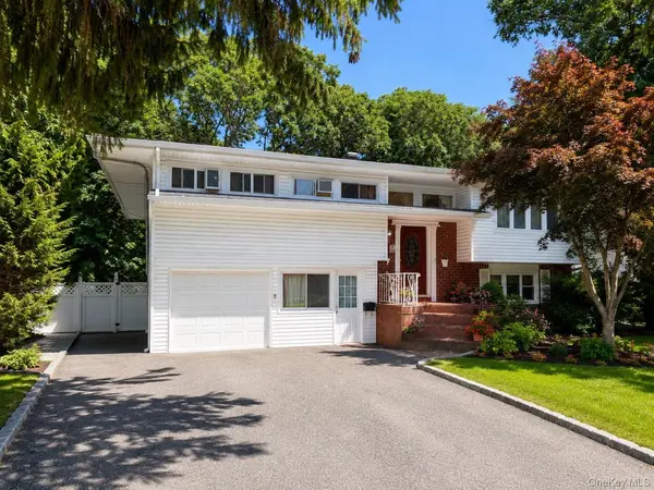 31 Holbrook RD, Centereach, NY 11720